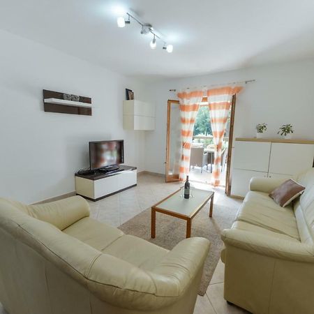 Lumbre Apartment Tar-Vabriga ภายนอก รูปภาพ