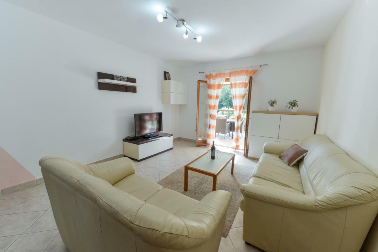 Lumbre Apartment Tar-Vabriga ภายนอก รูปภาพ