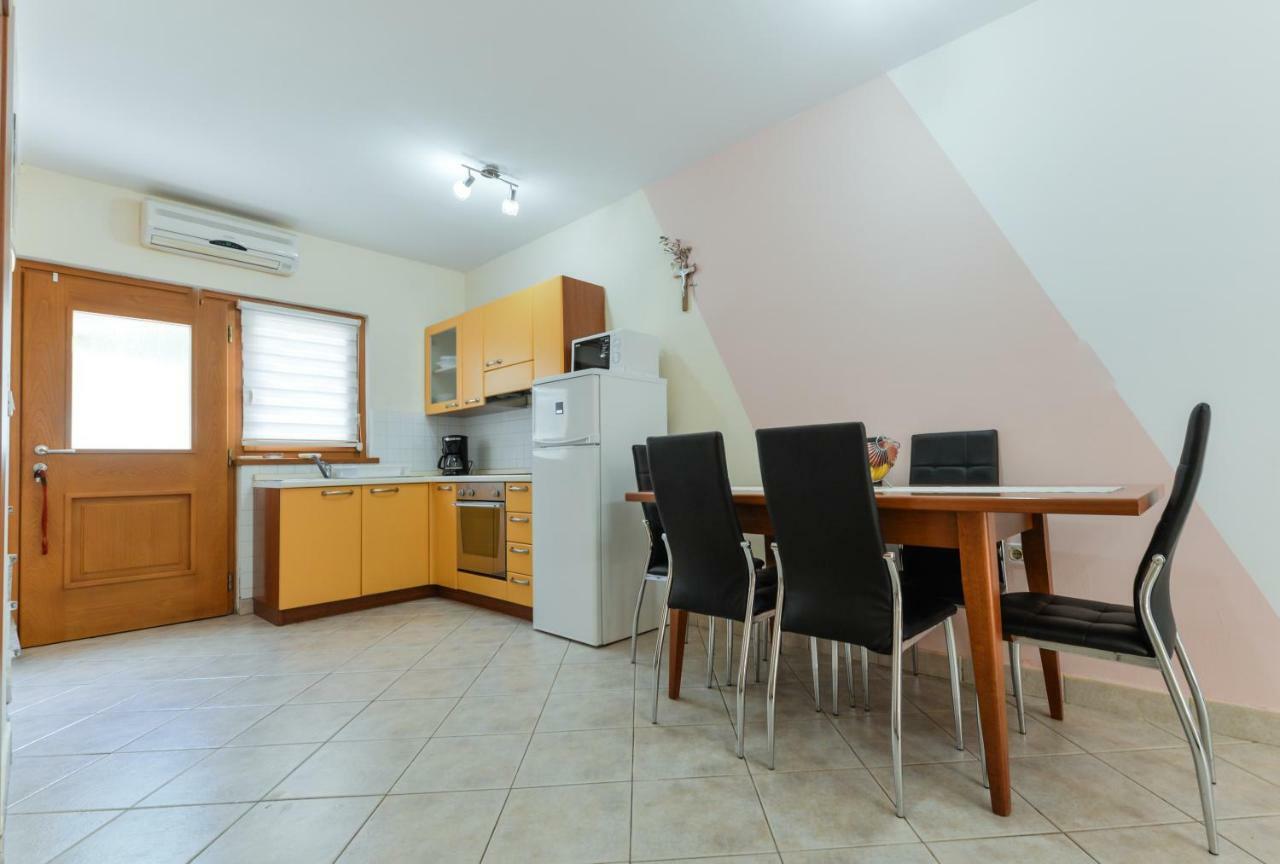 Lumbre Apartment Tar-Vabriga ภายนอก รูปภาพ